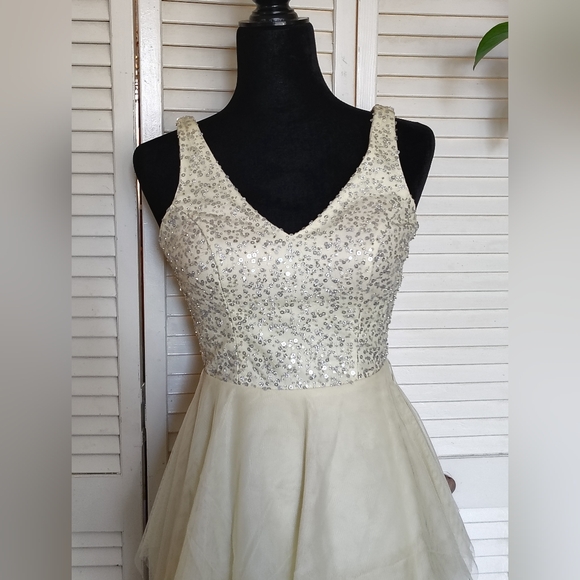 Teeze Me Yellow Layered Prom Dress Size 1/2 – Like New - Picture 5 of 15